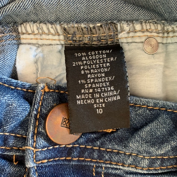 3/$20 1822 denim cut off shorts in size 10 - Picture 6 of 8